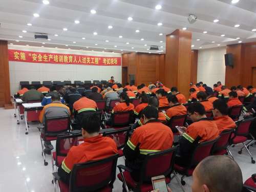 張福隆：人人過關(guān)考試照片.jpg