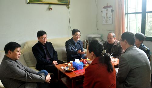 陳宏金：陳斌副總一行到永春分公司慰問困難職工。.jpg