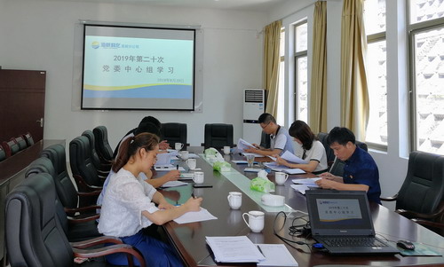 鐘林琳：龍巖分公司黨委認(rèn)真學(xué)習(xí)《習(xí)近平在寧德》《習(xí)近平在廈門》等采訪實錄_調(diào)整大小.jpg