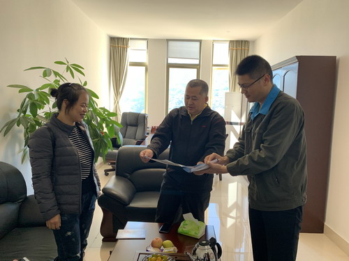蘇艷麗：龍巖市總工會到龍巖分公司開展職工醫(yī)療互助保障指導(dǎo)工作_調(diào)整大小.jpg