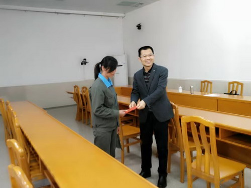 葉彤：慰問照片_調(diào)整大小.jpg