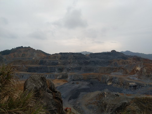 陳赫-富興建設永安項目部順利完成復工復產(chǎn)后的首次大規(guī)模爆破任務1_調整大小.jpg
