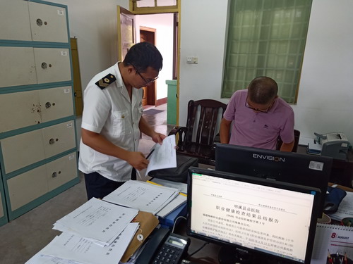 烽林鄧秋花：明溪縣衛(wèi)生健康局到烽林分公司開展職業(yè)衛(wèi)生專項(xiàng)檢查_調(diào)整大小.jpg