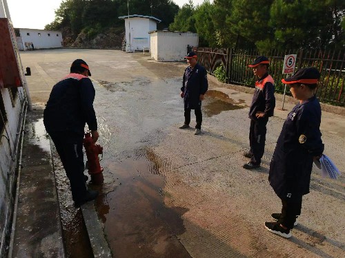 富興建設公司+林敏�?龍巖市工信局檢查組到富興建設上杭分公司開展民爆行業(yè)安全生產(chǎn)檢查~1.jpg