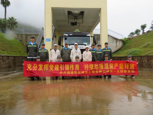 格式工廠民化建設 盧紹�?海峽科化股份有限公司黨委副書記、常務副總經(jīng)理、工會主席鄭慶樟到掛鉤聯(lián)系黨支部參加主題黨日活動1.jpg